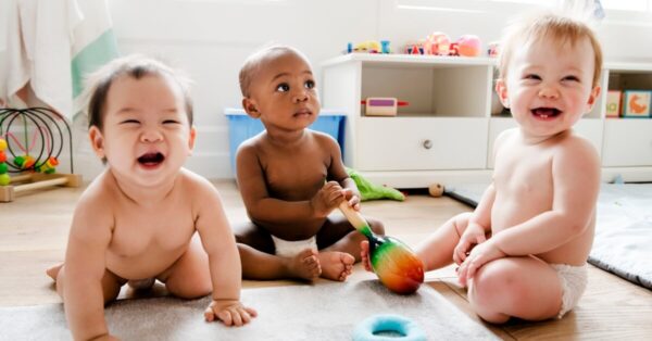 Brincadeiras e Brinquedos para bebê de 0 a 3 anos - Image by rawpixel.com