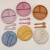 Loja Chiquititos Prato de Silicone Infantil Redondo com Divisórias e Ventosa e Kit Talheres