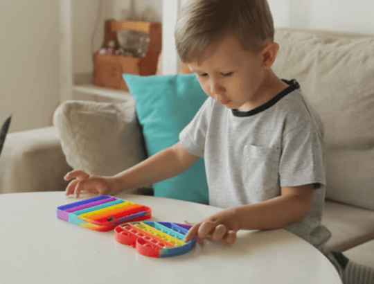 10 benefícios do brinquedo Pop It para crianças