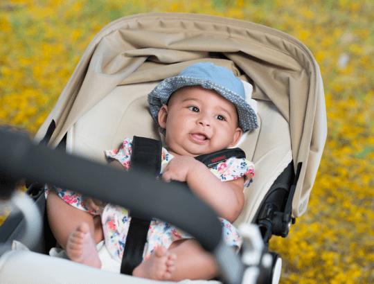 travesseiro antirrefluxo no carrinho de bebê