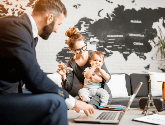 pais planejando uma viagem de avião com bebê (1)
