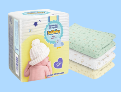 algodão e fraldas de pano para cuidados com umbigo do recém-nascido