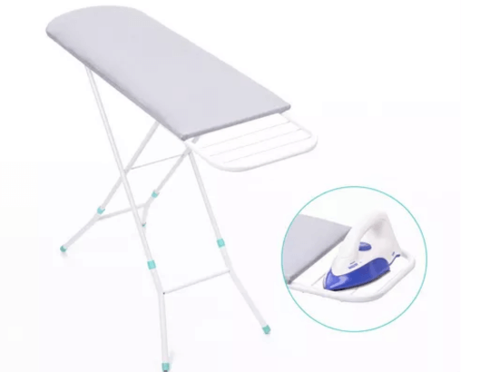 tábua de passar as roupas do bebê