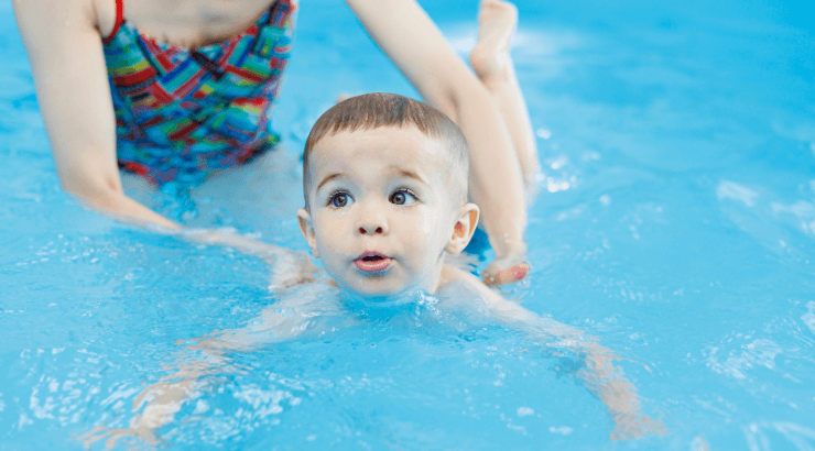 aula de natação para crianças